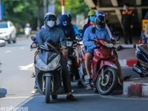 Vì sao dự báo nắng nóng gay gắt, miền Bắc lại mát mẻ?
