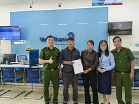 Công an tiến hành xác minh một giao dịch chuyển khoản hơn 100 triệu đồng từ tài khoản VietinBank