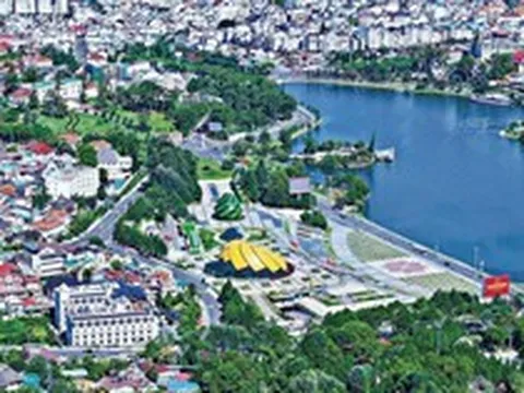 Vừa chi 3.000 tỷ thâu tóm dự án của Phát Đạt, nguyên giảng viên Đại học Bách Khoa tiếp tục đến tỉnh rộng nhất Việt Nam đề xuất đầu tư loạt dự án quy mô lớn
