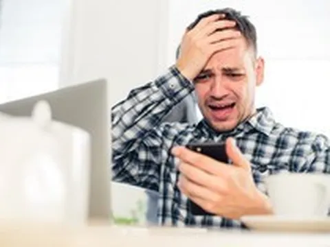 Một công ty có 128 nghìn cổ đông nhưng không có cổ đông lớn, họp Đại hội chỉ 56 người tham dự