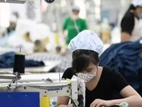 Từ 1/7, miễn thuế với tiền lương làm đêm, làm thêm giờ