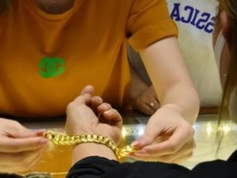 Giá vàng hôm nay 26-6: Bật tăng trở lại