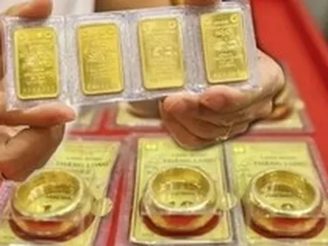 Giá vàng Việt Nam 'vượt mặt' thế giới