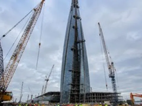 Phát hiện Nga đổ 19.000 m3 bê tông liên tục trong 49 giờ trên nền đất ven biển, một công trình xoắn ốc đồ sộ dần lộ diện