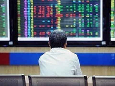Hiện tượng trái chiều đang diễn ra trên thị trường chứng khoán, chuyên gia nói gì?