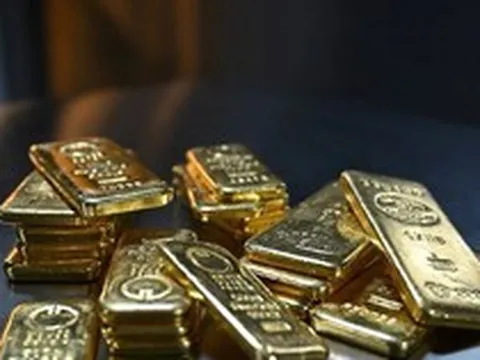 Giá vàng về sát mốc quan trọng, nhà đầu tư “nín thở”, quỹ lớn nhất thế giới cũng “nằm im”