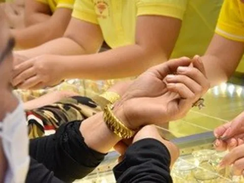 Giá vàng hôm nay 30-6: Lại sụt giảm mạnh