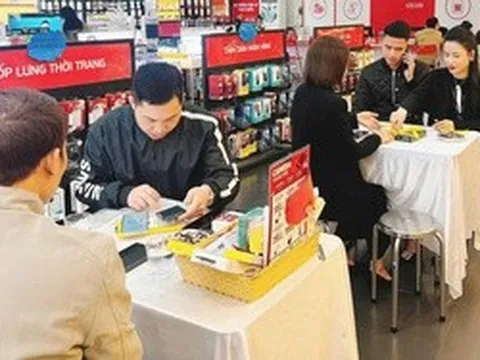 TPHCM tăng tốc chuyển đổi số: Phổ cập smartphone, thử nghiệm trợ lý AI ở cấp xã
