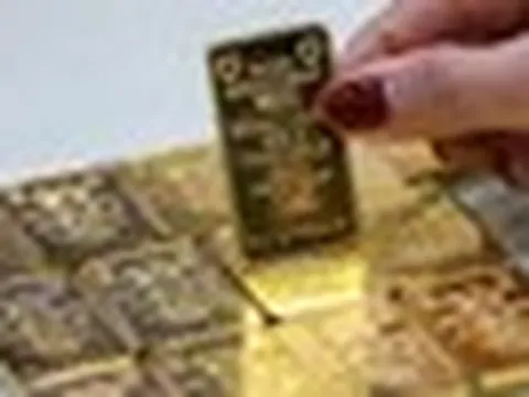Giá vàng hôm nay 2/7 đột ngột tăng rất mạnh, bạc gây bất ngờ