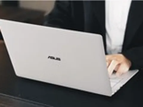 Khi laptop trở thành tuyên ngôn thẩm mỹ của CEO