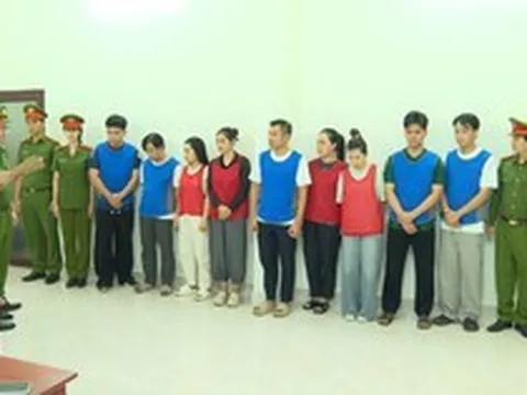 Cảnh sát khám xét 20 cơ sở kinh doanh vàng bạc, bắt 22 đối tượng, thu giữ 1.100 viên kim cương
