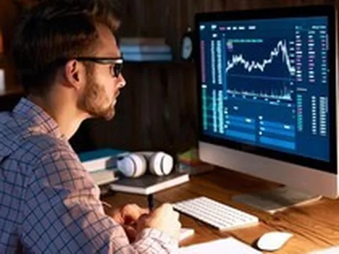Phiên 3/7: Khối ngoại bán ròng gần 800 tỷ đồng, ngược chiều gom mạnh hai cổ phiếu chứng khoán