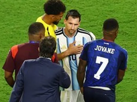 Quốc đảo nhỏ bé vừa làm Messi kiệt sức: Dân số nửa triệu người nhưng có thị trường chứng khoán, số mã cổ phiếu gây sốc