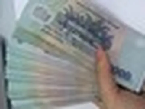 Phát hiện cọc tiền 500.000 đồng nằm chơ vơ tại Bệnh viện K, đội ngũ an ninh lập tức xác minh, rà soát hệ thống camera