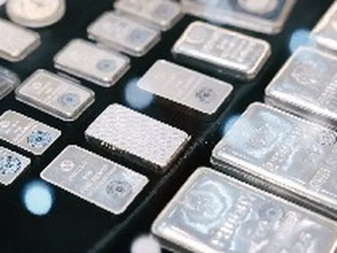Giá bạc hồi phục mạnh sau 2 tuần lao dốc, quỹ lớn nhất thế giới hành động gì?