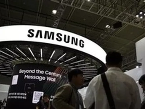 Samsung lãi kỷ lục, vì sao cổ phiếu lao dốc không phanh?