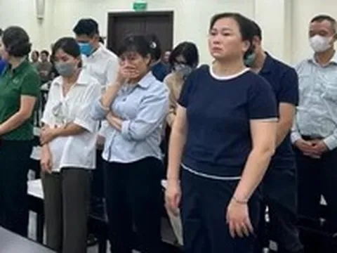 Nhóm cựu cán bộ Sở Y tế Hà Nội hầu tòa vì nhận hối lộ để cấp phép cho 686 phòng khám, tiệm thuốc
