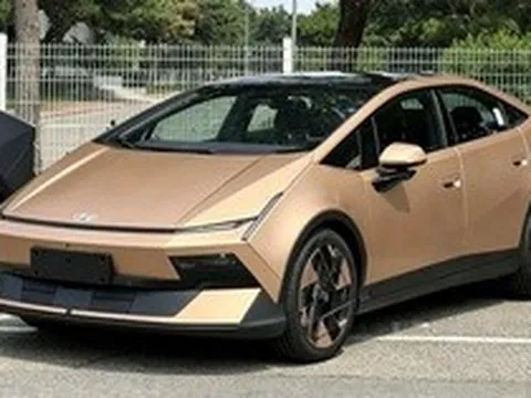 Hyundai Ioniq V lộ thiết kế không giống ai, đi hơn 600km/sạc, có bản không lo phải tấp vào trạm sạc