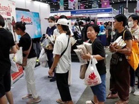 Giá dầu tăng cao, nước láng giềng Việt Nam quyết định vay gấp 12 tỷ USD để hỗ trợ 20 triệu hộ gia đình