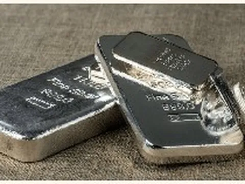 Thế lực nào vừa "xả" gần 44 tấn bạc giữa lúc giá vượt mốc 60 USD/oz?