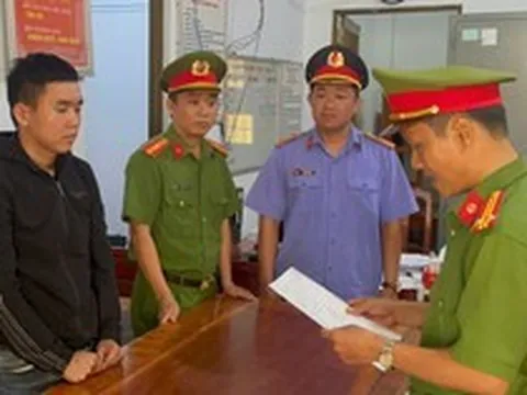 Thi hành lệnh bắt tạm giam một thủ kho SN 2004