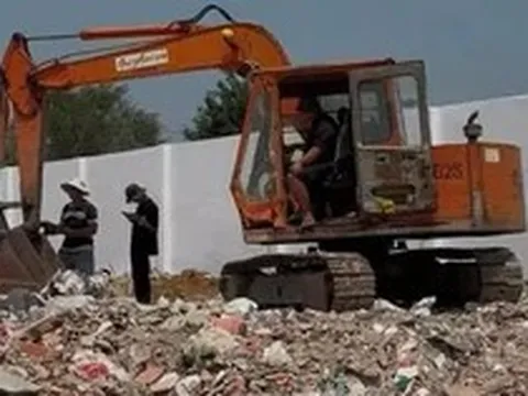 Khởi tố 6 bị can trong đường dây đổ trái phép gần 800 tấn chất thải xây dựng