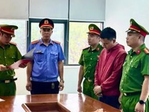 Thi hành lệnh bắt tạm giam cựu cán bộ ngân hàng Lê Văn Thành SN 1994
