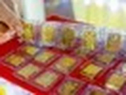 Người mua vàng lỗ nặng 4,5 triệu đồng/lượng chỉ sau một tuần, cả thị trường “nín thở” chờ  báo cáo từ Mỹ