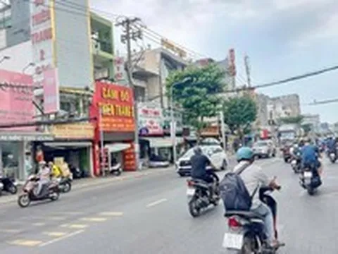 Công an xuất hiện nhà trọ ở ngõ 358 Bùi Xương Trạch, Trần Anh Ước bị đưa đi