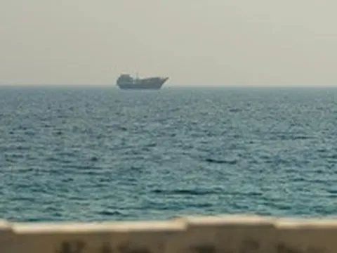 Phát hiện đoàn tàu chở hơn 2 triệu thùng dầu âm thầm vượt eo biển Hormuz, tắt tín hiệu định vị hướng thẳng đến các quốc gia châu Á