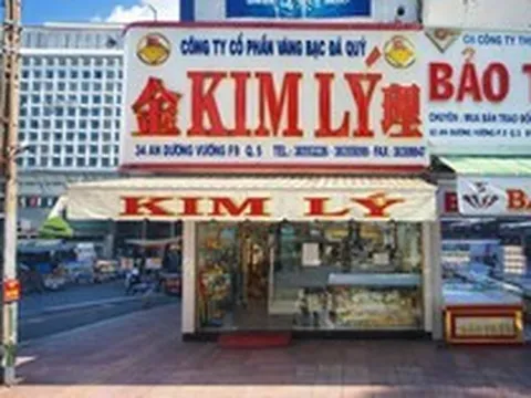 Vụ chủ tiệm vàng Kim Lý nổi tiếng hàng đầu Tp. HCM bị khởi tố: Hé lộ thủ đoạn giao nhận bằng “mật mã” đặc biệt và cách giấu kim cương qua cửa kiểm tra