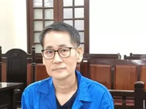 Đạo diễn Lê Minh thừa nhận tạt sơn, mắm tép vào nhà người vay tiền rồi bỏ chạy