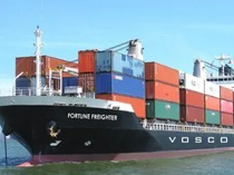 Cước container đi Mỹ tăng dựng đứng, doanh nghiệp xuất khẩu như 'ngồi trên lửa'
