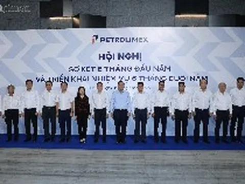 Petrolimex đạt 215.000 tỷ đồng doanh thu sau 6 tháng, tăng 49%