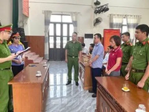 Khởi tố, thi hành lệnh khám xét chỗ ở của Chủ tịch, Kế toán, Thủ quỹ xã