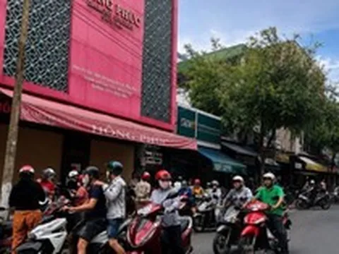 Nóng: Thêm một tiệm vàng có tiếng tạm dừng hoạt động để 'nâng cao chất lượng dịch vụ'
