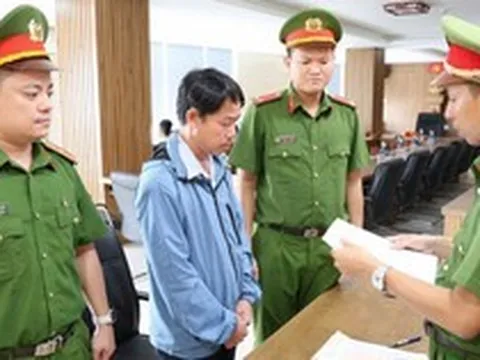 Thi hành lệnh bắt tạm giam cán bộ phòng giáo dục Nguyễn Văn Chương 43 tuổi