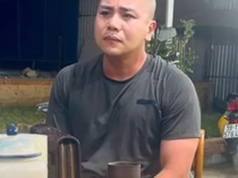 Nguyễn Duy Long SN 1988 ra đầu thú