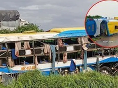 Vụ lật xe khách 4 người tử vong ở Hà Nội: Đang đi du lịch nhưng quyết định về sớm thì hàng xóm có tang