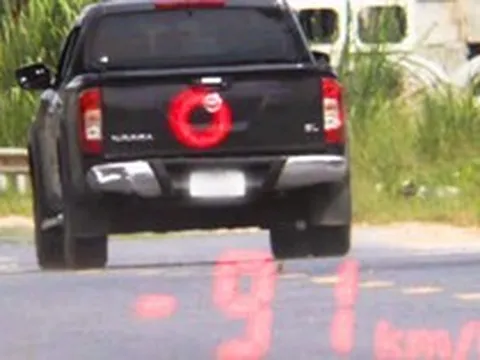 Vượt quá tốc độ hơn 40 km/h, tài xế ở Lào Cai tăng ga bỏ chạy khi thấy CSGT