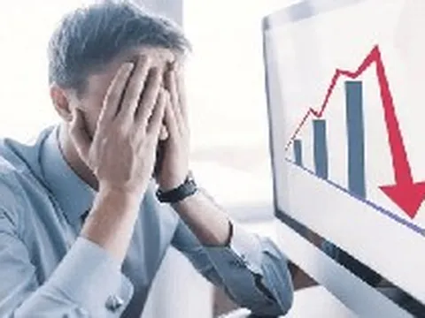 Một cổ phiếu ngân hàng bị tự doanh CTCK "xả" mạnh phiên cuối tuần