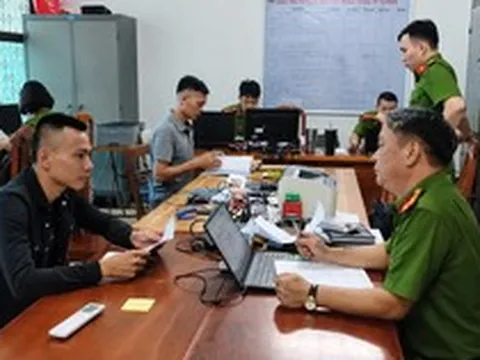 Khởi tố nhân viên quán karaoke Đỗ Phương Thúy SN 2007 và hàng loạt thanh niên