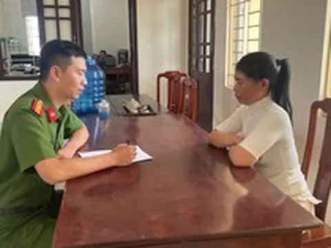 Nguyễn Thị Thanh Nga 48 tuổi ra đầu thú