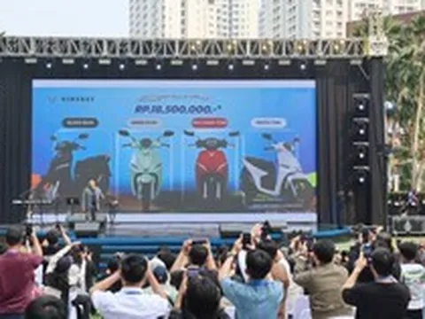 Đất nước 280 triệu dân chứng kiến bước đi chưa từng có của hãng xe tỷ phú Phạm Nhật Vượng