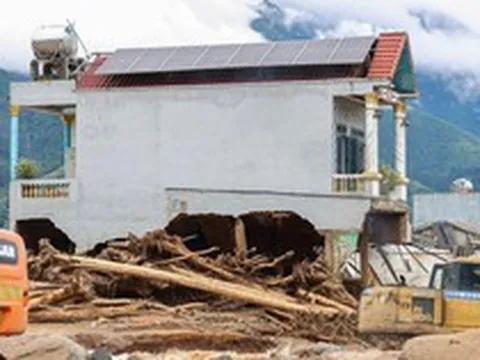 Lũ quét khủng khiếp xuyên thủng những ngôi nhà bê tông ở Lai Châu