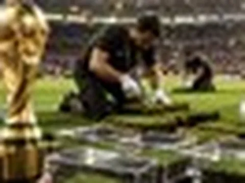 FIFA bóc sân cỏ chung kết World Cup, đóng hộp, bán hàng lưu niệm