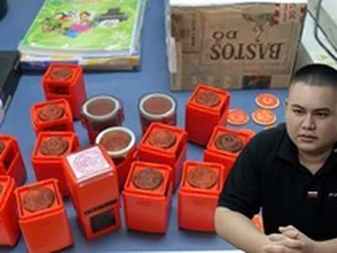 Bắt Nguyễn Hữu Chí SN 1996, khám xét nơi ở, thu nhiều con dấu, giấy tờ