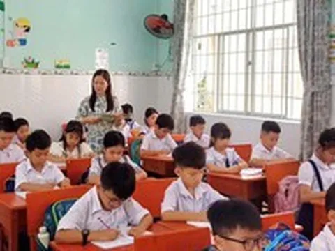 Quy định mới về tiền lương, phụ cấp của nhà giáo hợp
đồng toàn thời gian sau khi nghỉ hưu