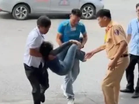 Đạt 90 điểm sát hạch lái xe, nữ học viên bất ngờ ngất xỉu
