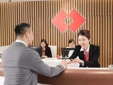 Techcombank: Lợi nhuận Quý 2 lập kỷ lục mới, 6 tháng đầu năm đạt 18,5 nghìn tỷ đồng; thu nhập từ hoạt động dịch vụ tiếp tục bứt phá